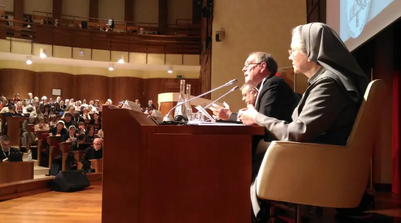 Alcuni momenti dei lavori del convegno | | CIVSVA