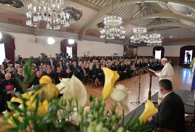 Il Papa e incontra il mondo la società civile a Riga | | Vatican Media