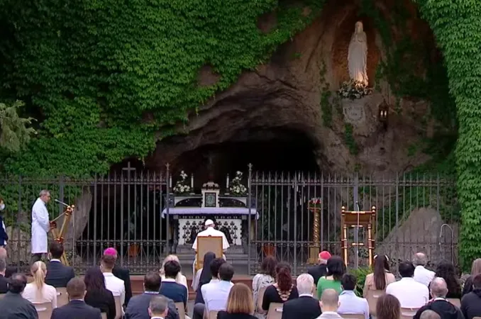 Papa Francesco guida il Rosario alla Grotta di Lourdes in Vaticano | | Vatican Media