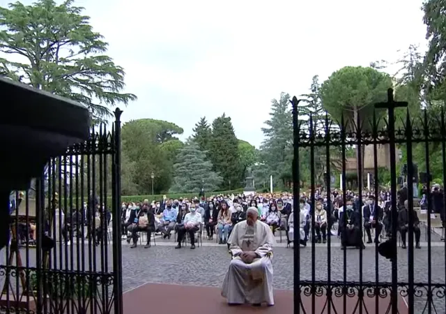 Papa Francesco guida il Rosario alla Grotta di Lourdes in Vaticano | | Vatican Media