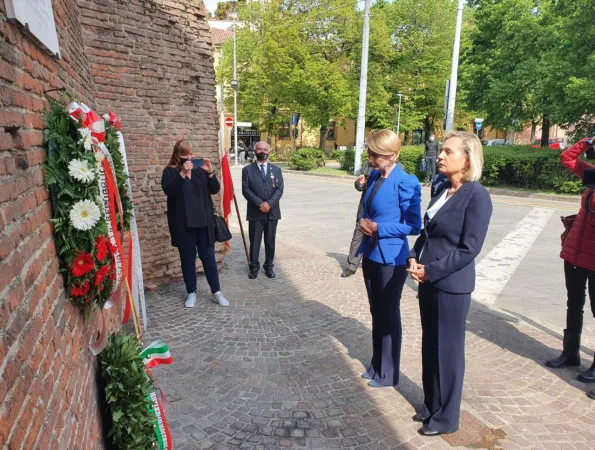 L'omaggio al Cimitero dei soldati polacchi | | Consolato della Polonia a Milano