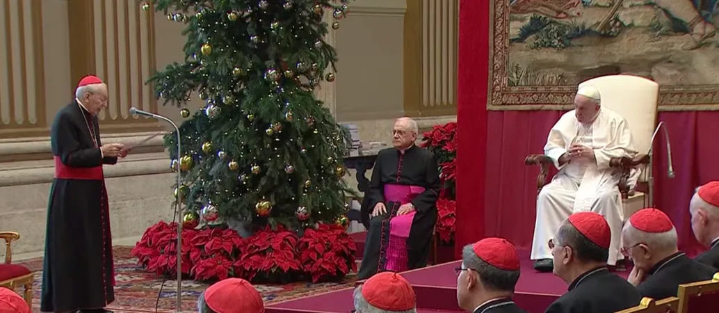 Papa Francesco, Curia Romana | Il cardinale Re, decano del Collegio dei Cardinali, saluta Papa Francesco in occasione degli auguri di Natale alla Curia  | Vatican Media / You Tube