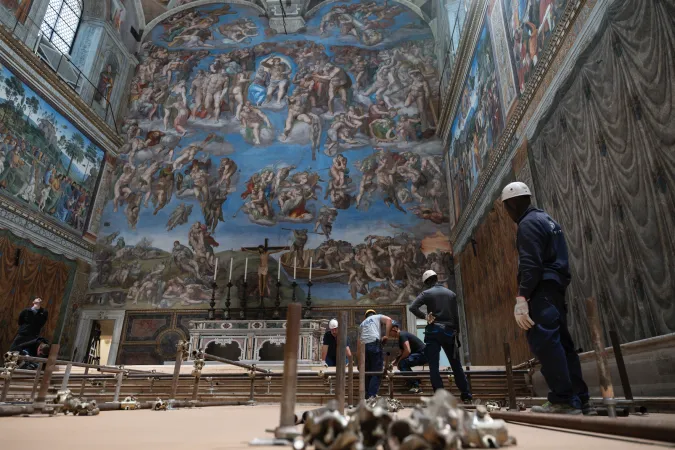 I preparativi nella Cappella Sistina |  | Vatican Media
