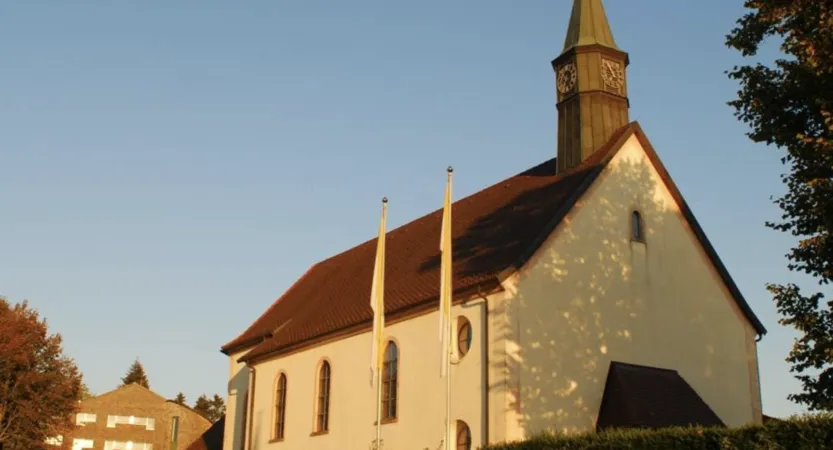 Lindenberg | La chiesa di Lindenberg dove è stata installata una campana per la pace | @haus-maria-lindeberg.de
