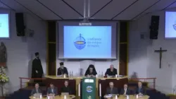 Il Patriarca Bartolomeo parla ai vescovi di Francia durante la plenaria di Lourdes / CEF