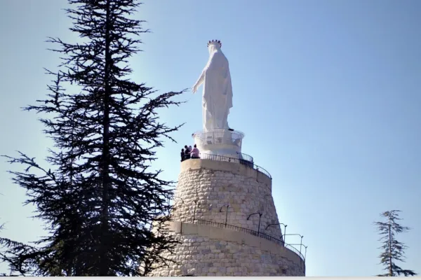 La statua della Vergine Maria dal Santuario di Nostra Signora di Harissa / paul saad/Shutterstock (da archivio EWTN)