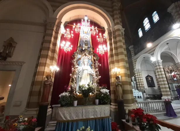 La statua dell' Immacolata | | AT