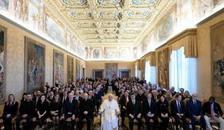 Papa Francesco e i partecipanti al Concerto con i Poveri | | Vatican Media