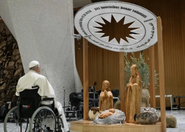 Papa Francesco e con il presepe palestinese | | Vatican Media