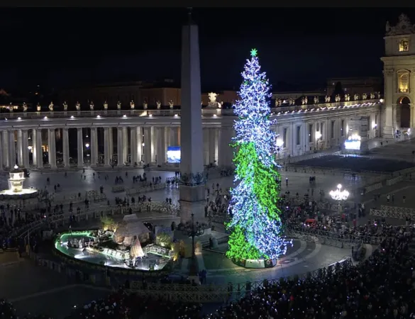 Il Presepe e l' Albero a Piazza san Pietro | | Vatican Media
