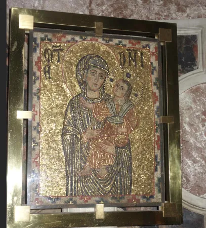 La Madonna col Bambino Gesù, considerata dai gesuiti Regina e Madre della Compagnia | | Itinerari ignaziani