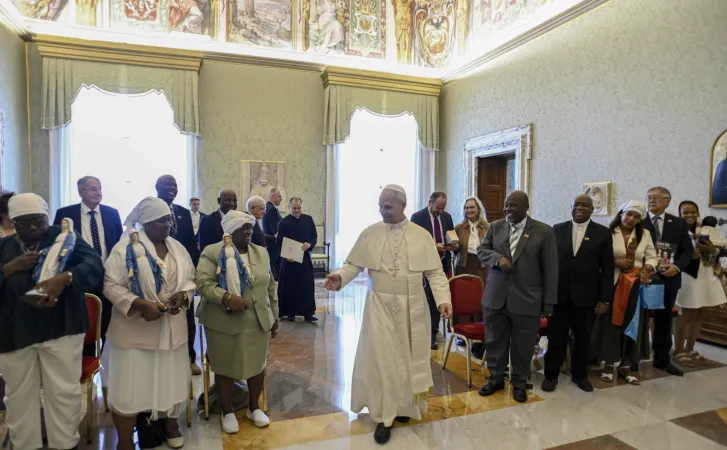 Papa Leone XIV con la delegazione del Chagos Refugees Group |  | Vatican Media
