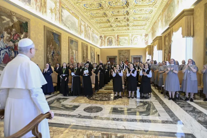 Papa Leone XIV con la suore di 4 congregazioni |  | Vatican media