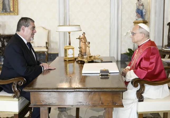 Papa Leone  XIV e il presidente del Guatemala |  | Vatican Media