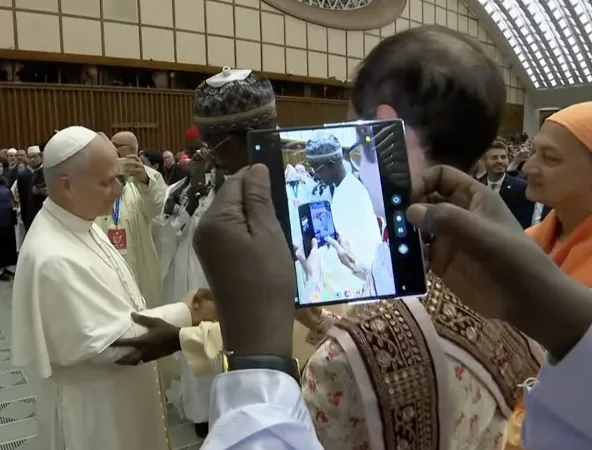 Il Papa tra i delegati delle religioni |  | Vatican Media