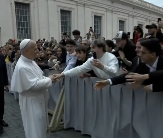 Il Papa entra in Aula Paolo VI |  | Vatican Media
