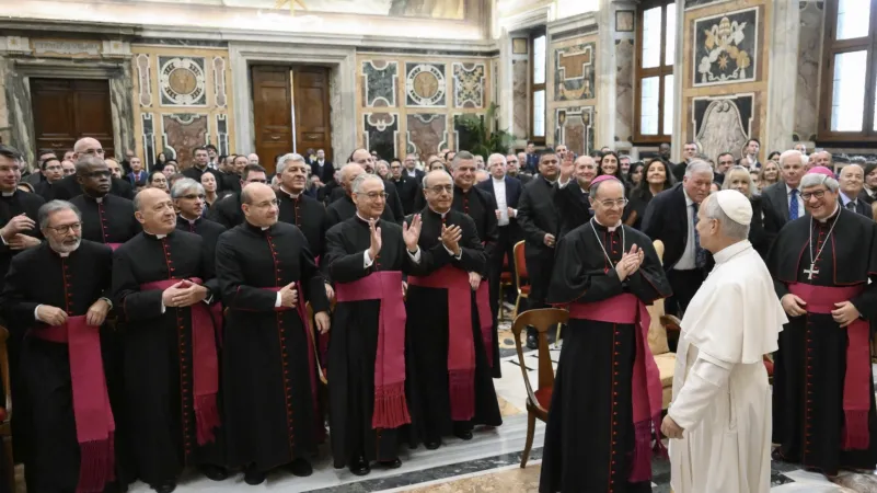 Il Papa e i partecipanti al Corso della Rota Romana | | Vatican Media