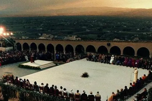 27 ottobre 1986, Assisi. La preghiera per la pace / Credit Studi Francescani