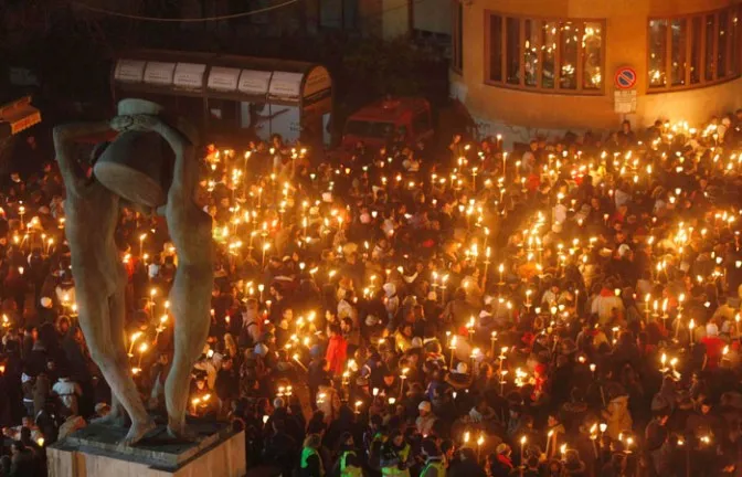 La fiaccolata per ricordare le vittime del terremoto  |  | www.chiesadilaquila.it