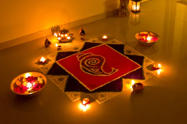 Un momento della celebrazione del Deepavali / Wikimedia Commons