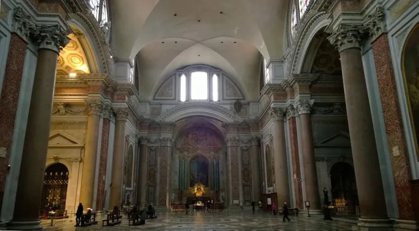 L'interno di Santa Maria degli Angeli | | OB