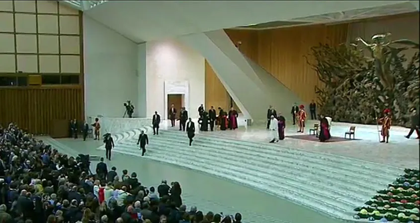 Il Papa saluta i dipendenti vaticani | | CTV