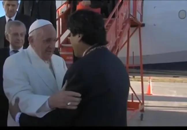 L'abbraccio tra il Papa ed il Presidente Morales | | CTV