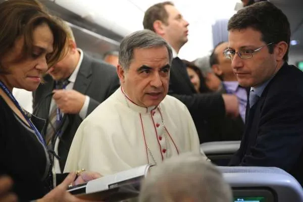 Il Cardinale Giovanni Angelo Becciu |  | Alan Holdren CNA