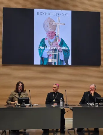 Alcuni momenti della presentazione | | Acistampa