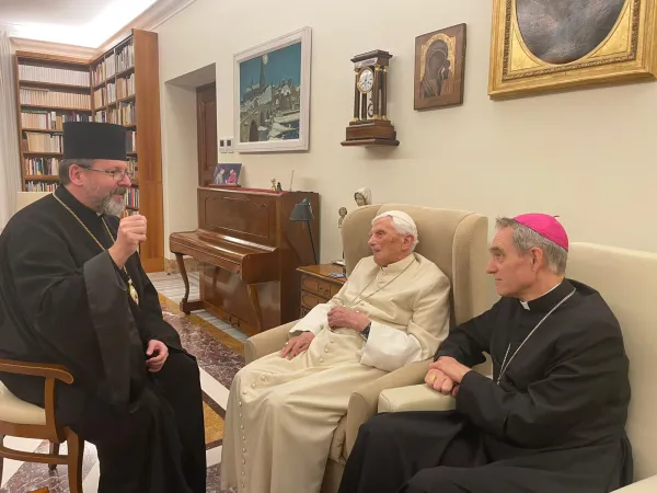 Benedetto XVI, Shevchuk | Benedetto XVI riceve nel Monastero Mater Ecclesiae Sua Beatitudine Sviatoslav Shevchuk. Nella foto, anche l'arcivescovo Georg Gaenswein, segretario particolare del Papa emerito, 9 novembre 2022
| Arcivescovado maggiore Chiesa Greco Cattolica Ucraina