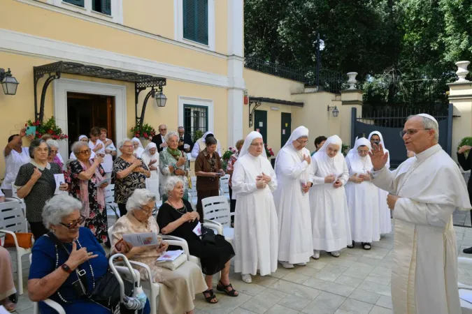 La visita del Papa alla casa di riposo Santa Marta |  | Vatican Media