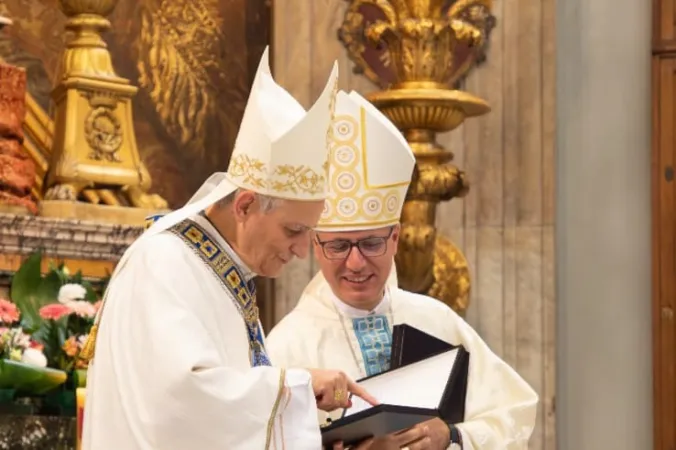 Il Cardinale Zuppi e l'Arcivescovo Carbonaro |  | CEB