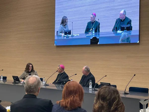 Alcuni momenti della presentazione | | Acistampa