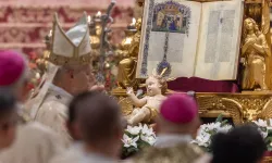 Leone XIV durante la Messa del giorno di Natale, Basilica di San Pietro, 25 dicembre 2025 / Daniel Ibanez / EWTN