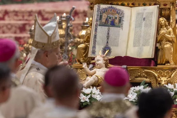 Leone XIV durante la Messa del giorno di Natale, Basilica di San Pietro, 25 dicembre 2025 / Daniel Ibanez / EWTN